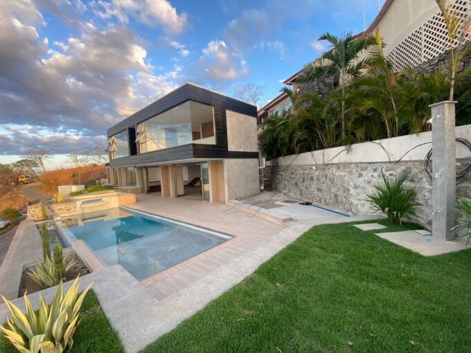Luxury villa in Condo