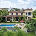 Luxury colonial house with 4 BR, office, terrace and pool in Pozos, Santa Ana